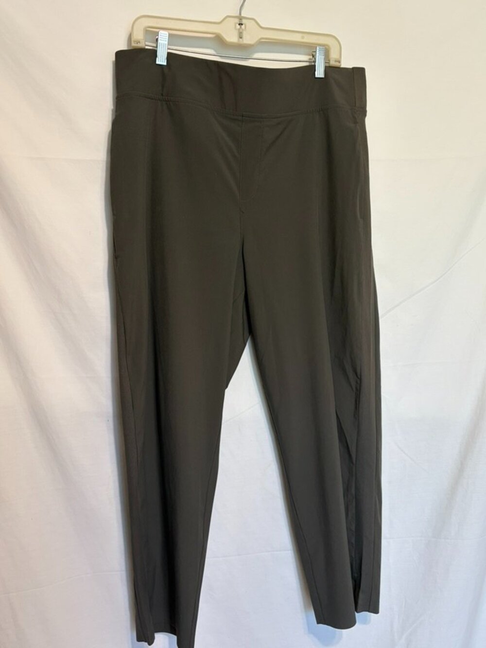 Kirkland Signature Women's Ankle Pant Wrinkle Resistant Olive/Green ~ Size XL